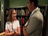 Dani Daniels se presenta en casa de su profesor para follárselo