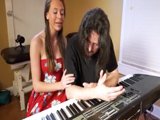 El profesor de canto parece estresado: creo que me lo voy a follar